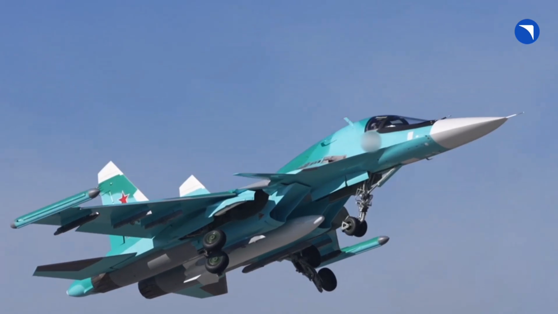 VÍDEO: Novo lote de caças bombardeiros inteligentes se junta à Força Aérea russa