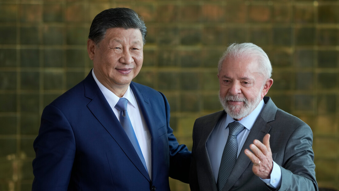 Lula destaca amizade com Xi Jinping no lançamento da primeira fábrica da BYD no Brasil