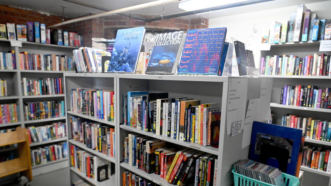 EUA registram aumento de livros 'censurados' após pressão política, aponta estudo