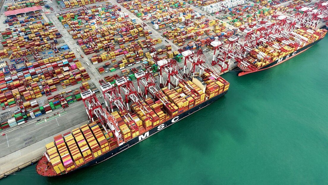 China impõe taxa milionária a navios dos EUA em retaliação a medidas de Washington