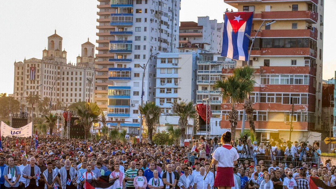 Mais de 100 mil cubanos marcham em Havana em apoio à Palestina
