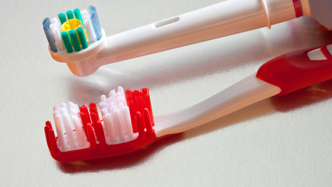 Elétrica ou manual: como escolher a melhor escova de dentes?