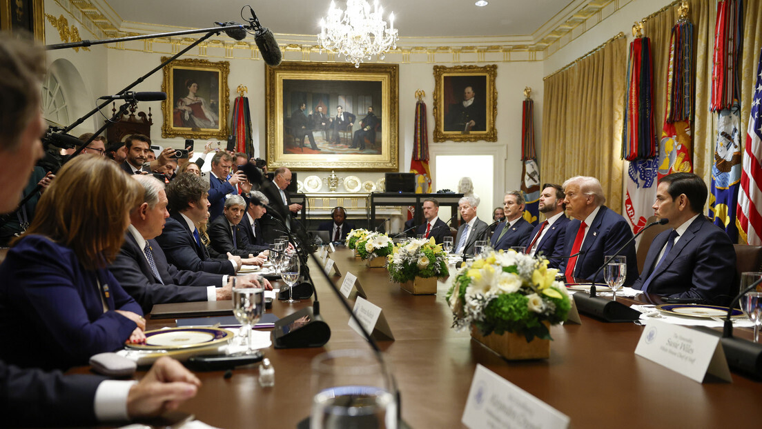 Trump afirma que ajudará Milei a vencer eleições legislativas