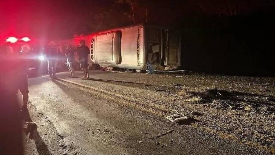 Tragédia em rodovia: ônibus capota e causa 15 mortes no interior de Pernambuco