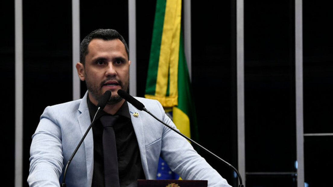 'Imprudência': Senador de direita afirma que Eduardo Bolsonaro perderia para Lula em 2026