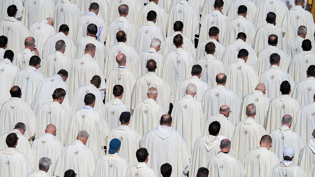 Padres cometeram cerca de 4,4 mil casos de abuso sexual contra menores na Itália, denuncia entidade