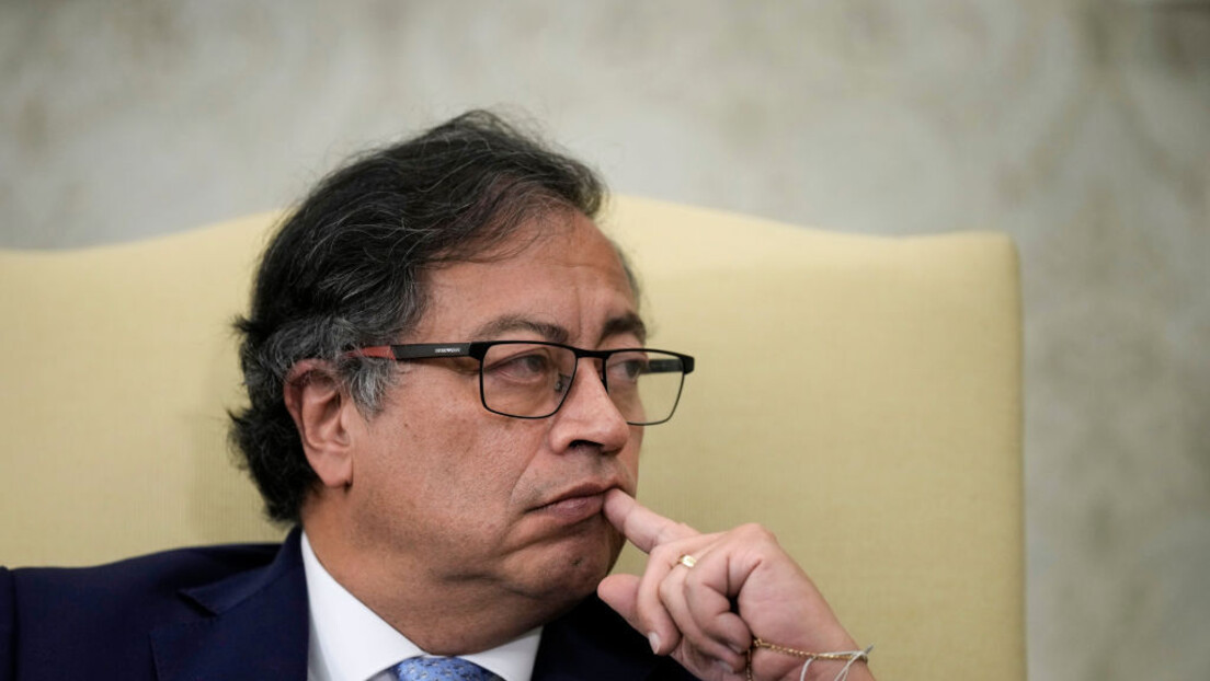 Petro reage após se tornar alvo de sanções dos EUA: 'nem um passo atrás e jamais de joelhos'