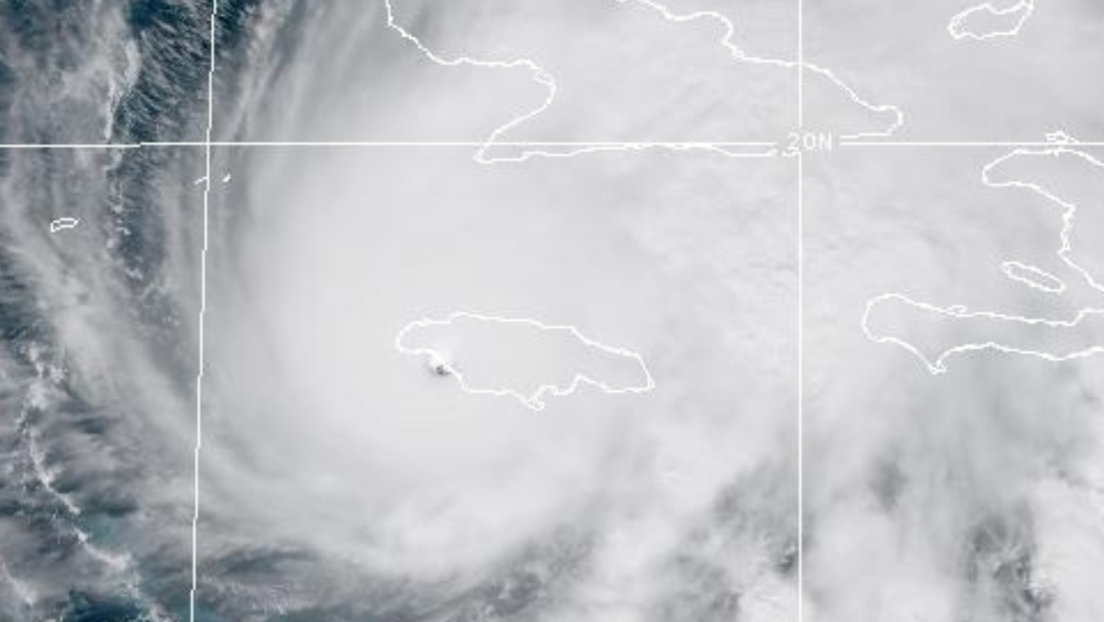 Furacão Melissa toca o solo na Jamaica com ventos de 295 km/h