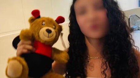 Adolescente morre após cirurgia plástica clandestina realizada por namorado da mãe