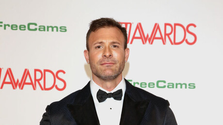 Ator pornô gay é condenado a 19 anos por crimes sexuais contra crianças