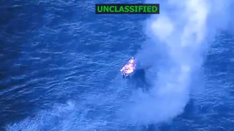 EUA atacam barco próximo à Venezuela e secretário de Trump promete novas ofensivas