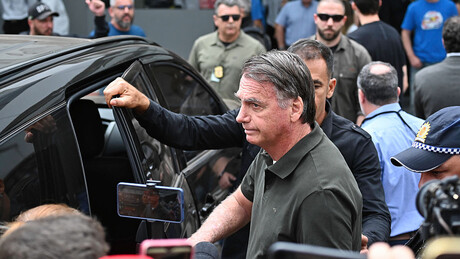 Moraes dá 5 dias para Bolsonaro decidir se aceita falar a podcast e veículos de imprensa