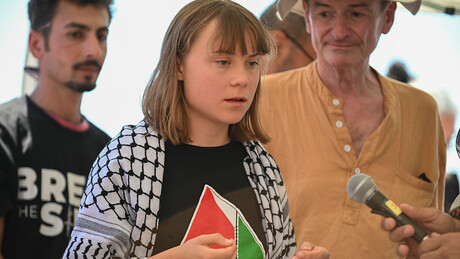Greta Thunberg relata abusos sob custódia em Israel: cela com percevejos e falta de alimentação