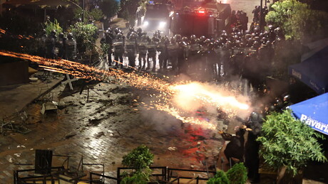 Dia de eleições na Georgia tem protestos violentos e governo fala em 'tentativa de golpe'