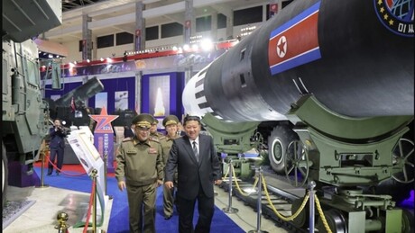 FOTOS: Pyongyang exibe o 'impressionante desenvolvimento da revolução' armamentista nacional