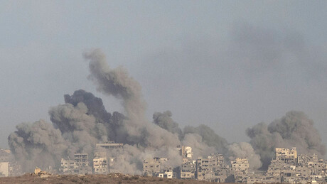 Israel bombardeia Gaza enquanto negociadores do cessar-fogo viajam ao Egito