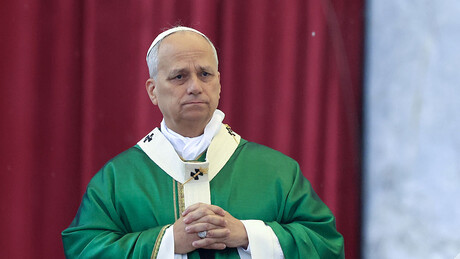 Papa Leão XIV pede que migrantes sejam tratados com 'dignidade humana'