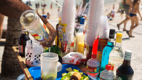 Brasileiros estão com medo de destilados após casos de intoxicação