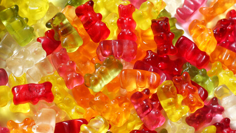 Homem passa seis dias na UTI após comer 3 kg de balas de gelatina