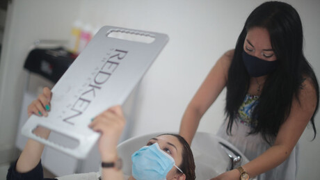 Risco de acidente vascular no salão de beleza? Estudo mostra correlação em alguns casos