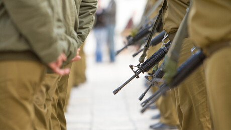 Comandante ucraniano quer montar exército composto por jovens de 16 a 18 anos