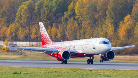 Rússia apresenta jato MS-21 totalmente nacional que vai substituir modelos importados