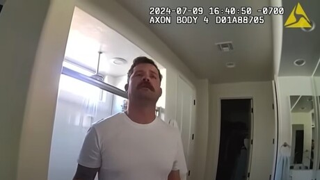 Homem deixa sua filha de 2 anos morrer suficada no carro por se distrair assistindo pornografia