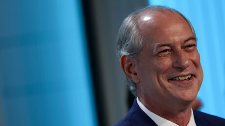 Ciro Gomes retorna ao PSDB e é anunciado como pré-candidato ao governo do Ceará em 2026