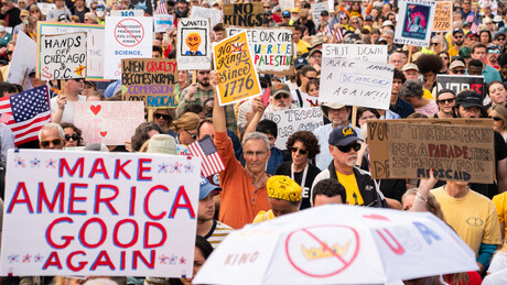 Protestos contra Donald Trump tomam conta dos Estados Unidos e de países europeus