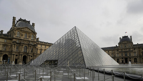 Roubo é registrado no Museu do Louvre