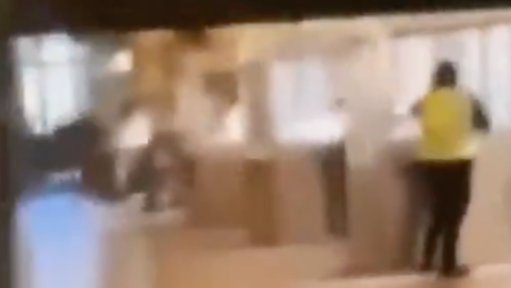 PRIMEIRAS IMAGENS: Câmeras flagram furto de joias reais no Louvre por homem com colete amarelo