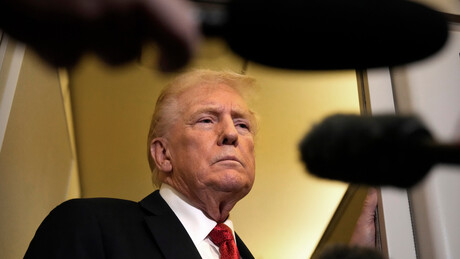 Trump defende que conflito na Ucrânia pare 'imediatamente' e sugere entregar Donbass à Rússia