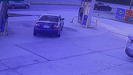 VÍDEO: Homem rouba carro, devolve e pede desculpas após encontrar criança dentro