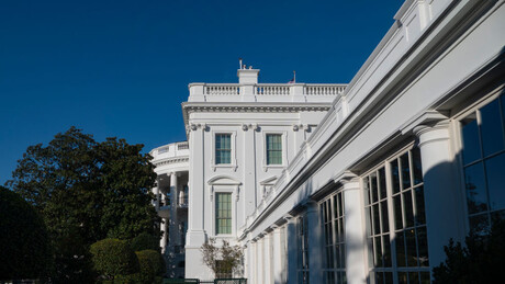 Trump inicia demolição de parte da Casa Branca para construir salão de baile de US$ 250 milhões