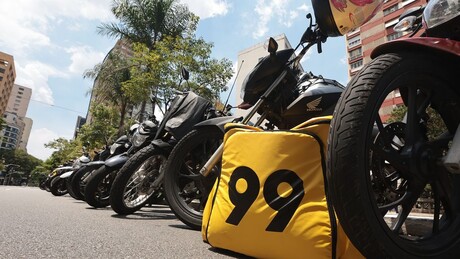 Uber, 99 e iFood tiram nota zero em condições de trabalho, aponta relatório global