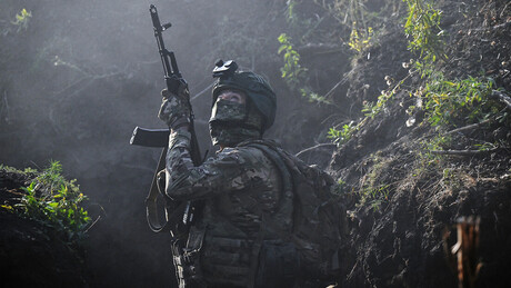 Soldado russo de apenas 19 anos salva esquadrão sob intenso fogo inimigo, apesar de ferimentos graves