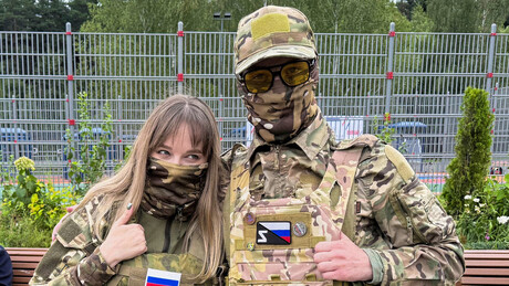 'Não ia me render': militar russo que perdeu as pernas quer voltar ao front com a namorada