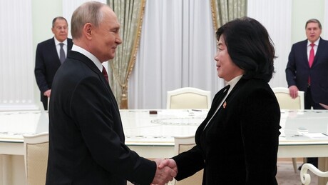Putin se reúne com chanceler norte-coreana no Kremlin