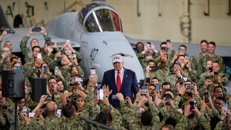 'Se entrarmos em guerra, vamos triunfar. Bombardearíamos países pra caralh*', declara Trump