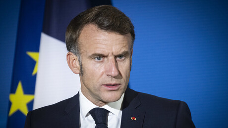 Macron quer intervenção na Ucrânia e prepara 2 mil soldados, afirma inteligência russa