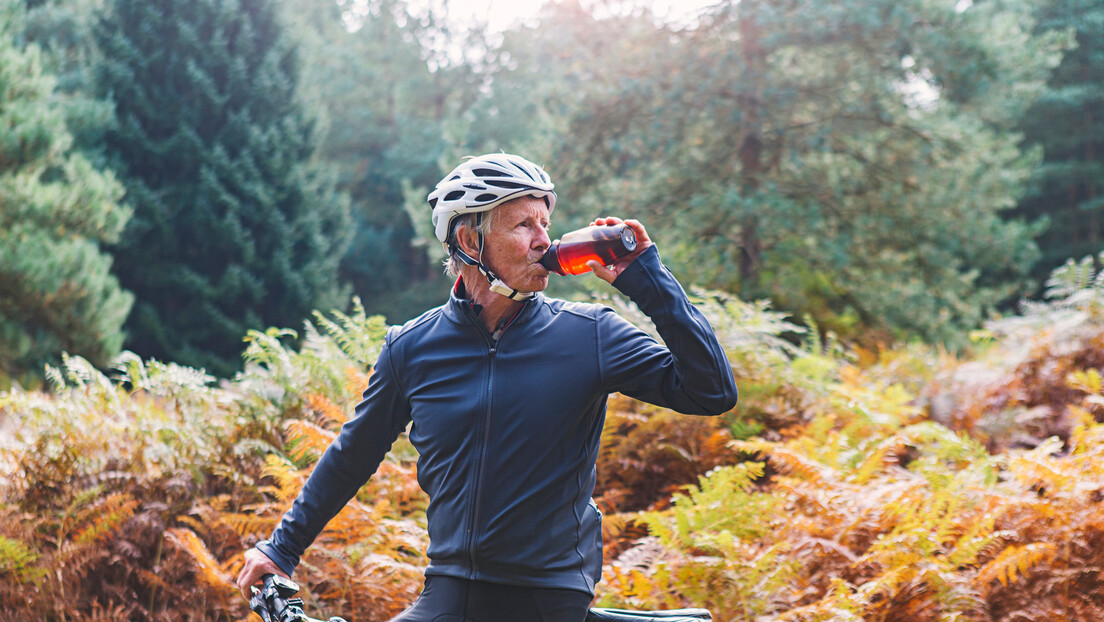 Ciclista de 77 anos sobrevive três dias a queda de despenhadeiro graças ao vinho