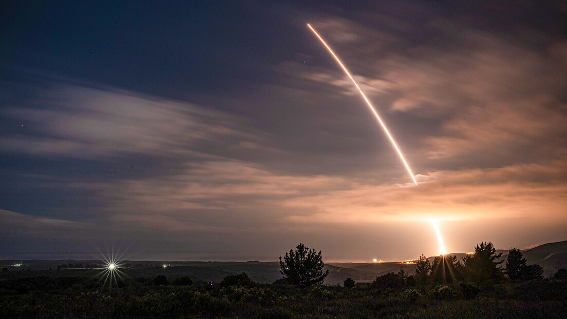 EUA realizam teste com míssil balístico intercontinental Minuteman III