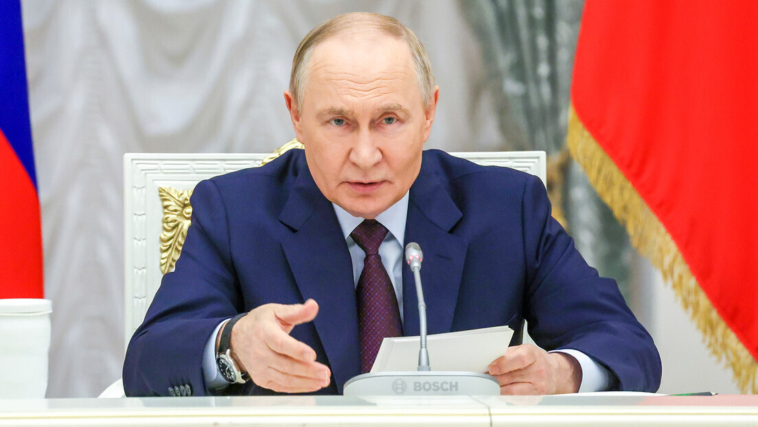 Putin define futuro das Forças Armadas russas em reunião