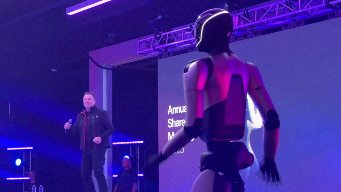 VÍDEO: Elon Musk enfrenta robô em duelo de dança