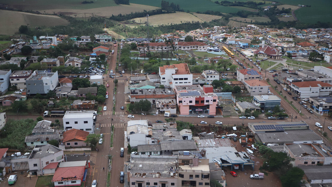 Autoridades criam força-tarefa para reconstruir Rio Bonito do Iguaçu após tornado devastar 90% da cidade