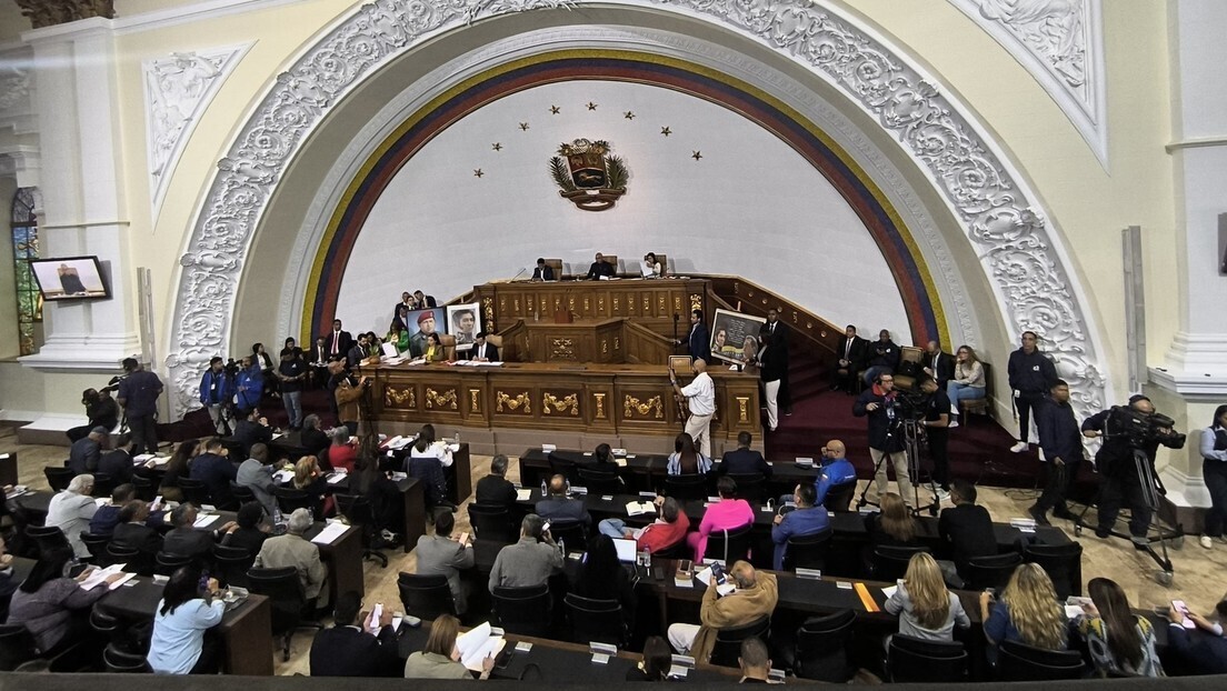 Venezuela aprova lei para fortalecer comandos de defesa diante de ameaça dos EUA