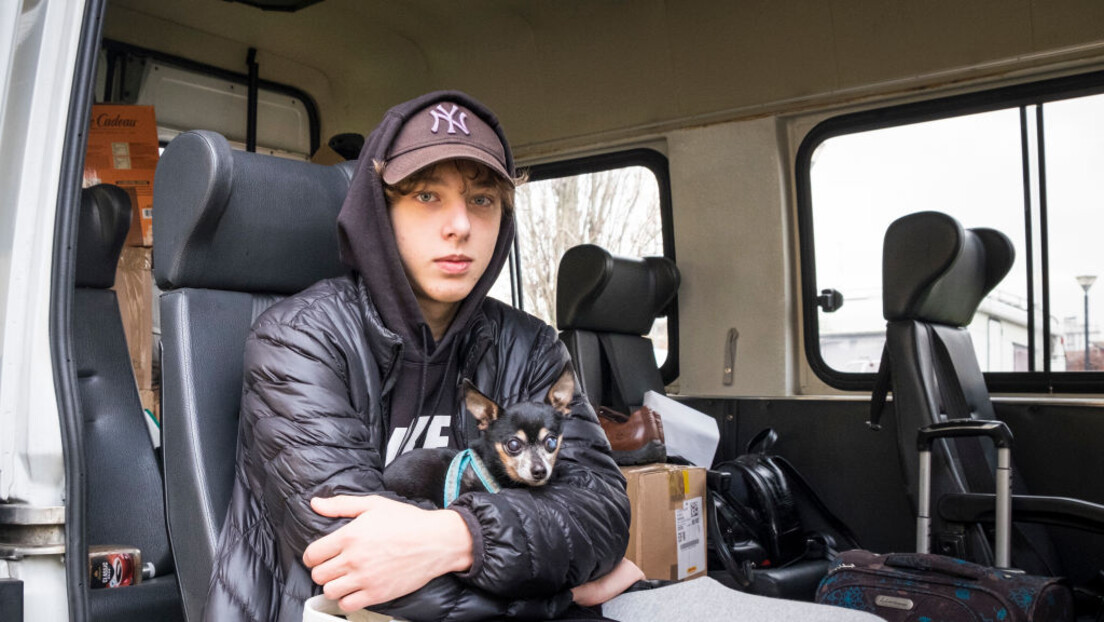 Kiev planeja repatriar jovens refugiados na Europa para mandá-los ao front, denuncia Moscou