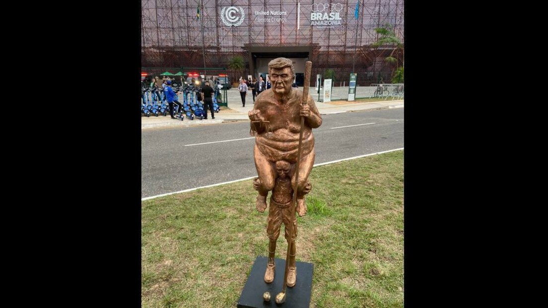 Escultura que descreve Donald Trump como 'Deus da Injustiça' chega à COP30