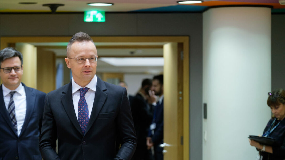 'É um escândalo': Chanceler húngaro denuncia 'loucura' do financiamento europeu a Kiev durante investigações de corrupção