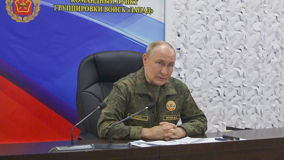 Putin visita um dos postos de comando do Grupo Zapad